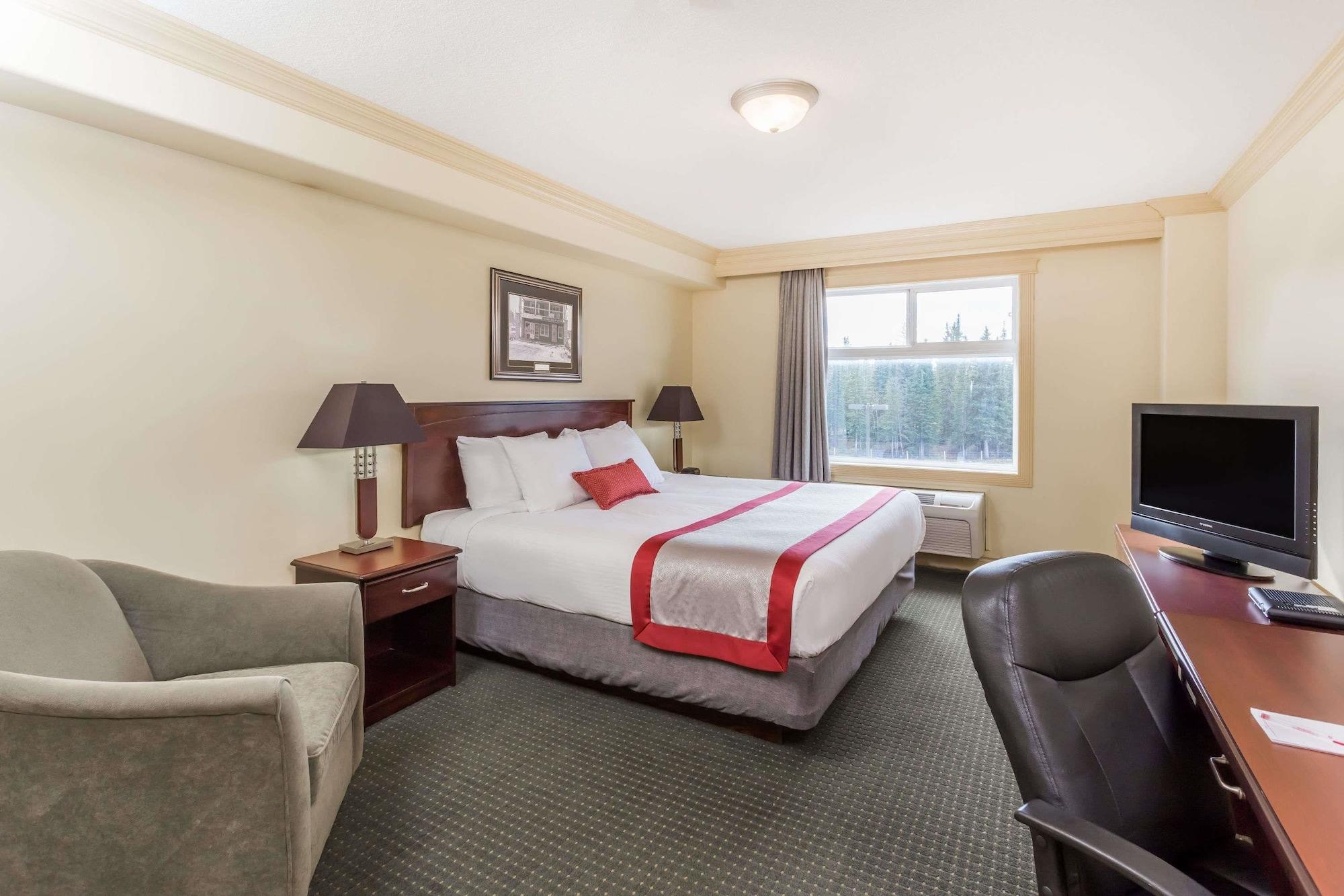 Ramada By Wyndham Hinton Hotel Exterior photo