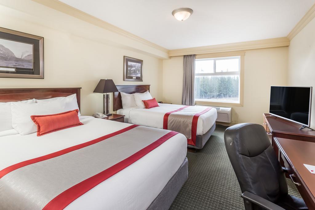 Ramada By Wyndham Hinton Hotel Exterior photo